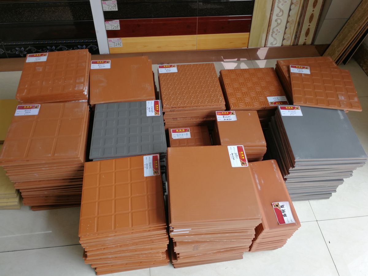 學(xué)校工廠食堂地磚優(yōu)選 吸水防滑地磚的優(yōu)勢(shì)與選擇指南